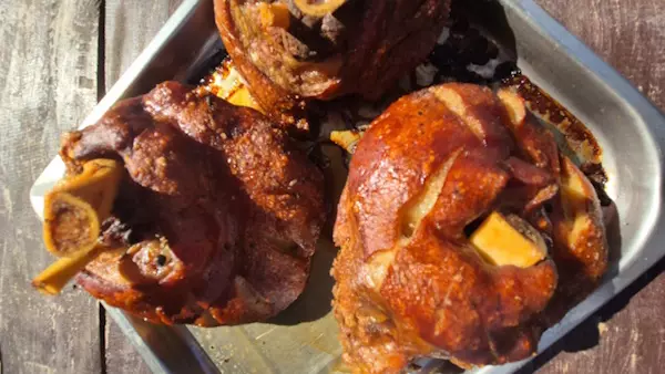Schweinshaxen, Restaurant Oktoberfest in San Bernardino, Paraguay 