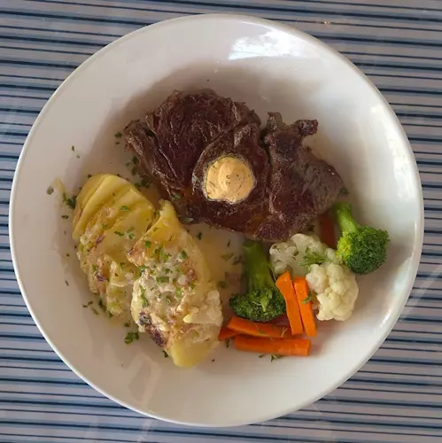 Bife, Restaurante Oktoberfest San Bernardino, Paraguay