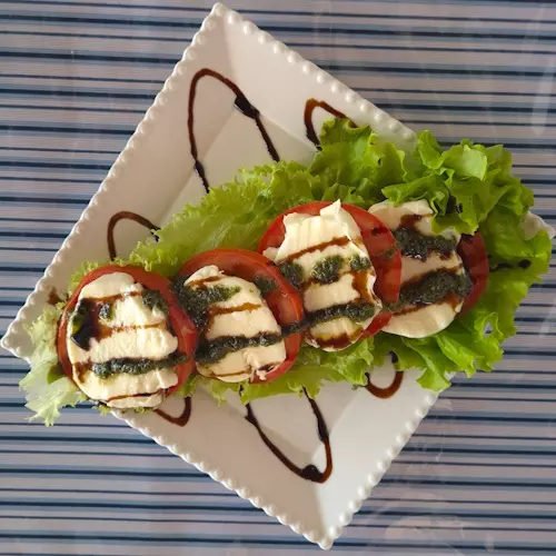 Tomaten mit Mozzarella, Restaurante Oktoberfest San Bernardino, Paraguay
